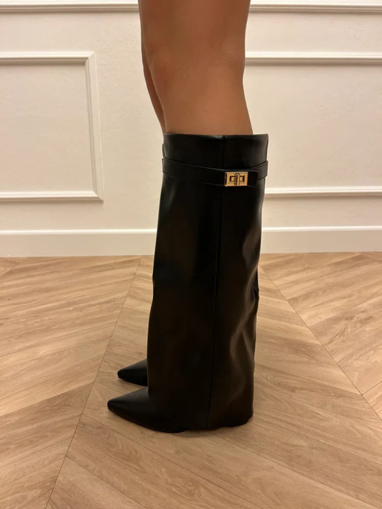 BOOTS FOR AUTUMN BLACK LEATHER